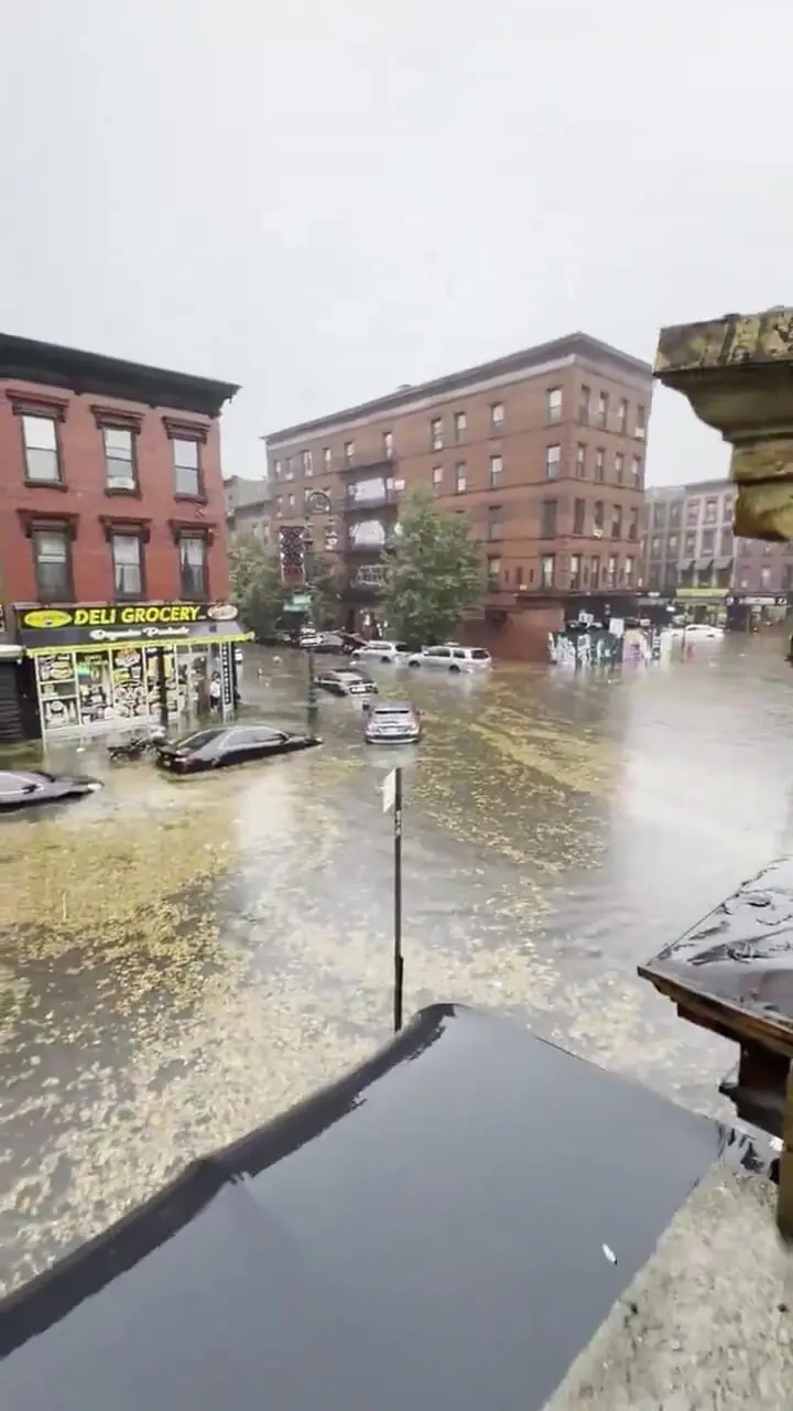 سیل در نیویورک دستکم ۲ کشته برجا گذاشت