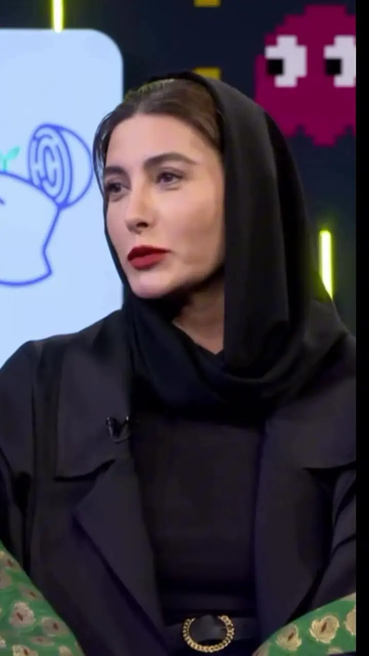 فیلم / فریبا نادری: آهنگای هایده و مهستی رو تو جاده چالوس گوش می دم/ ابی رو توی شهر ... داریوش رو توی جنوب تهران .../ اینه دیگه ...