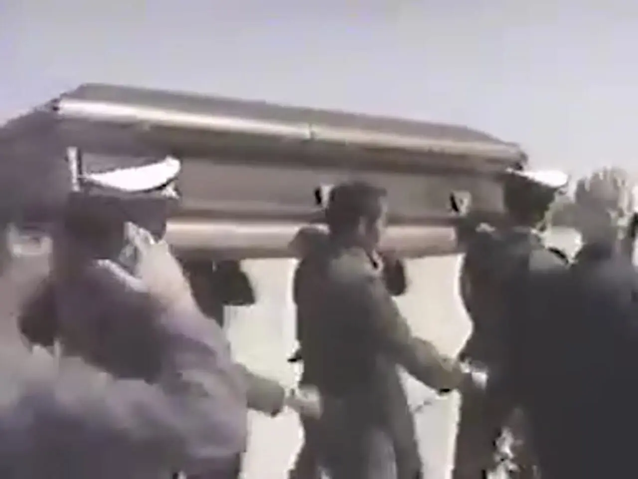 یالان دنیا؛ زیباترین شعر ترکی استاد شهریار / از اون شعرها که نمی‌تونی فقط یه بار گوش بدی، انگار با روح و ذهنت یکی شده / بو دنیا فانی‌دیر، فانی...