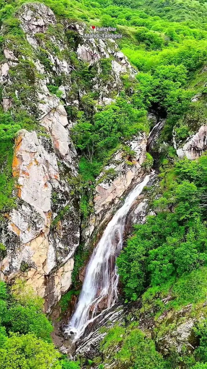 فیلم نمای هوایی آبشار گلیسی و محیط اطراف