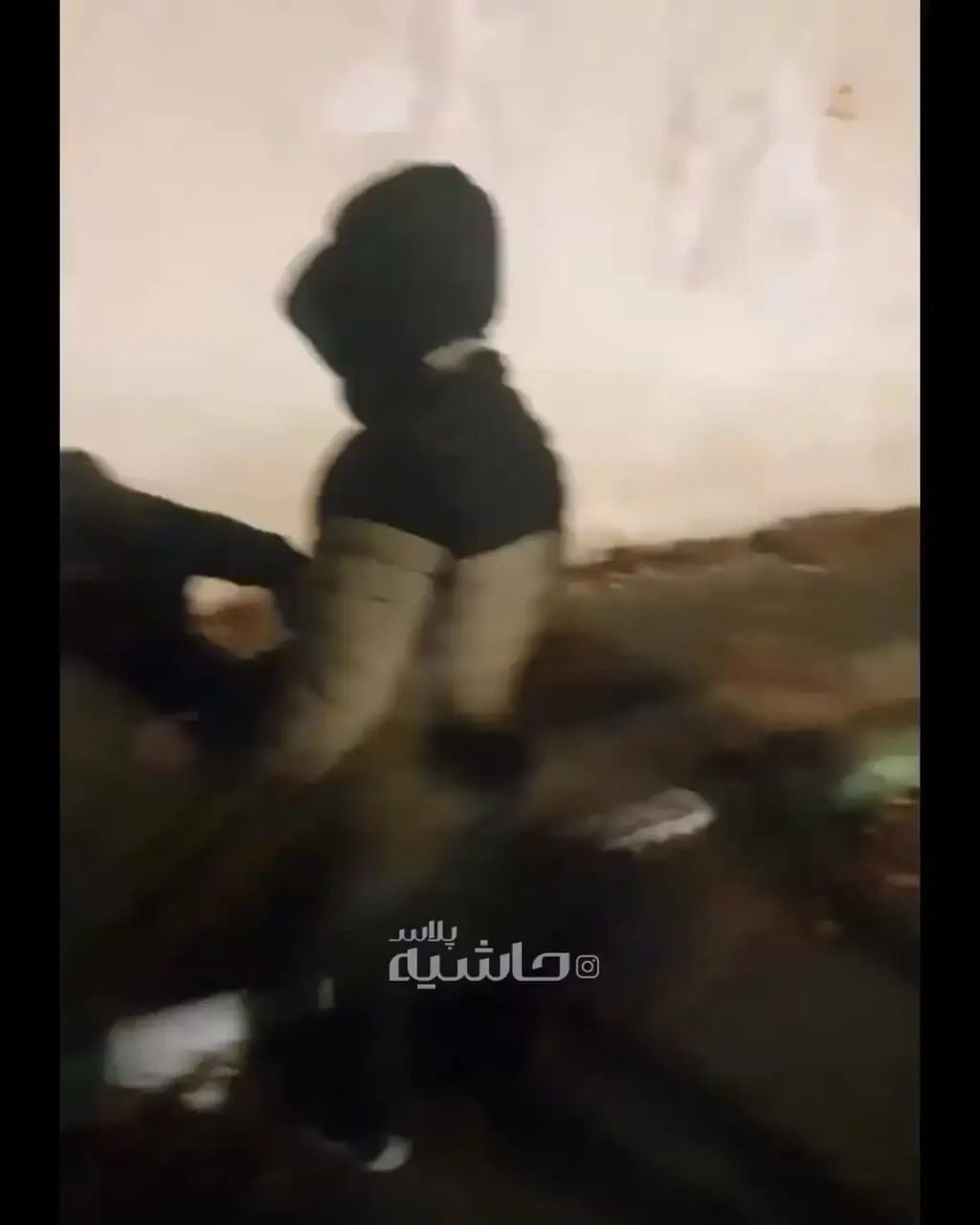 فیلم/ گریه های تلخ پژمان جمشیدی در محوطه زندان از سر ناچاری/ خدا اعتبار هیچ بنی بشری رو زمین نزنه