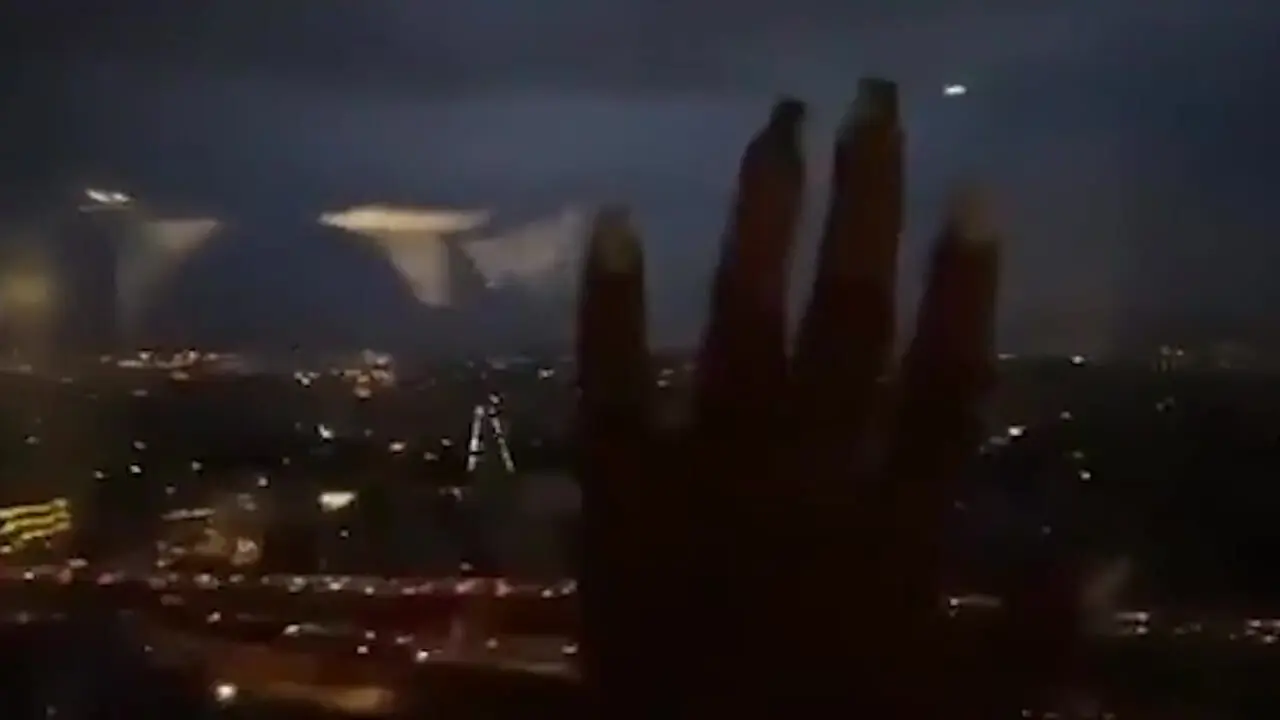 فیلم / خانه باشکوه و فوق لوکس آزاده زارعی بازیگر آوای باران در آسمان خراش های الهیه/ نه مثل فریبا نادری اداییه ... نه خودش ور بالاتر می دونه ...