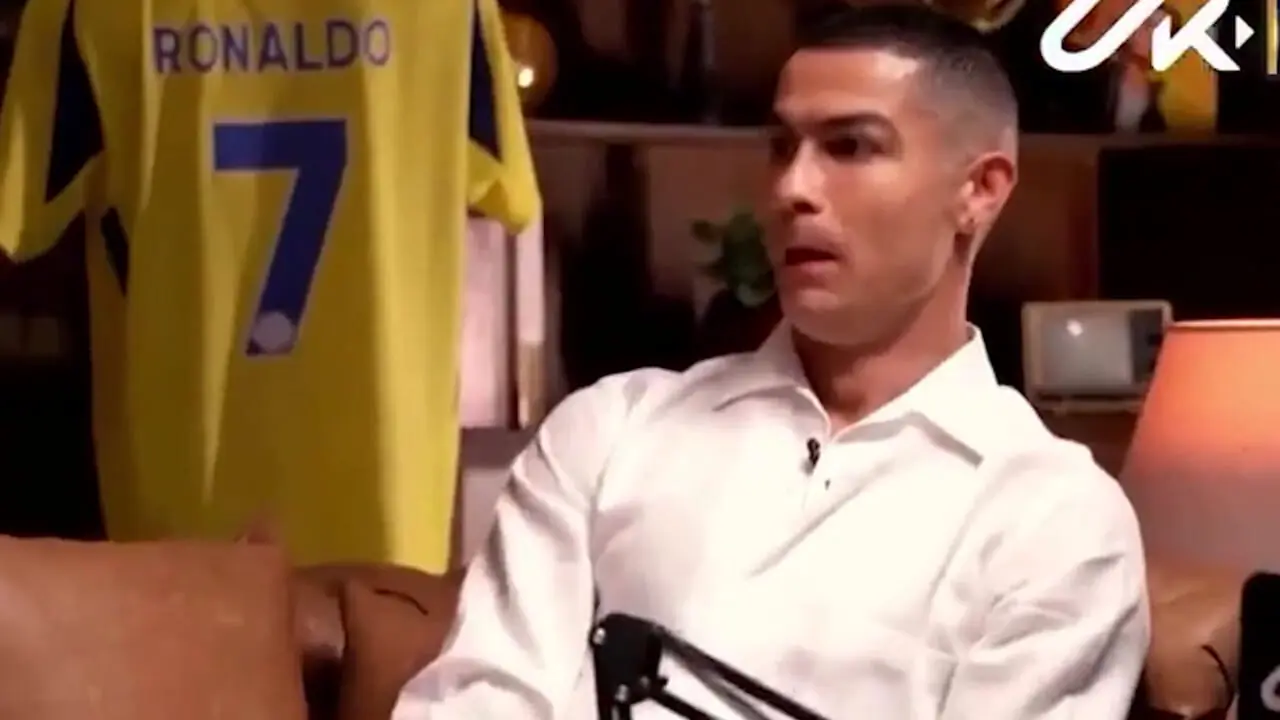 رونالدوبه مجری: دروغه که من به تازگی مولتی میلیاردر شدم! خیلی وقته که هستم!! / مجری: چطور به جورجینا پیشنهاد ازدواج دادی؟....