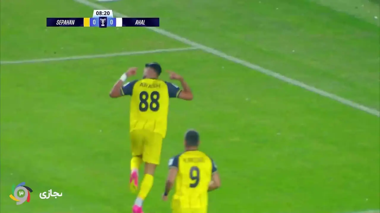 گل اول سپاهان به آخال توسط آرش رضاوند در دقیقه ۸ /سپاهان 1- 0آخال