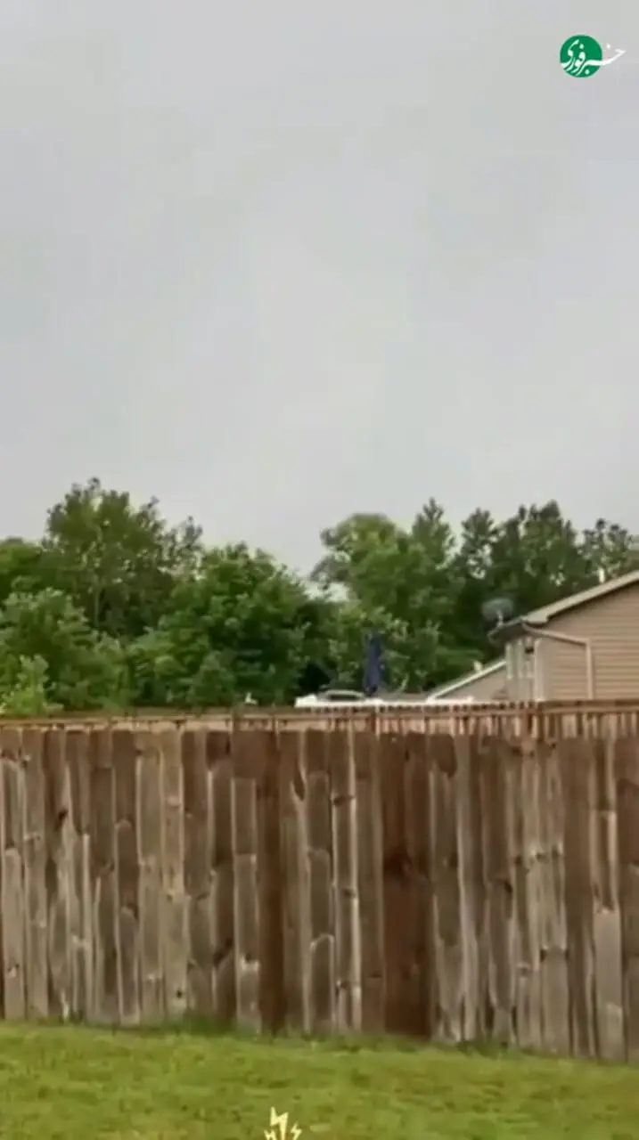 ثبت لحظه‌های نادر از صاعقه‌های مرگبار جهان با موبایل / لحظاتی که برق آسمان به زمین کوبید!