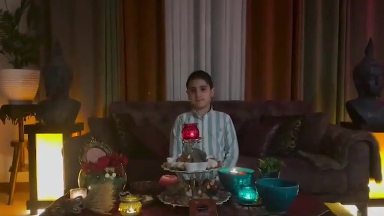 فیلم/ چشم اندازی به چیدمان منزل هندی سپیده خداوردی بازیگر سریال آوای باران با استخر روباز/ مجسمه های بودا، پیانو، کتابخونه، مبلمان راحتی چستر مدرن و...