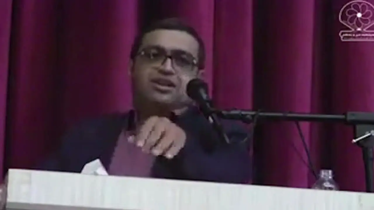 فیلم / دکتر عزیزی: وقتی زن میگه دست نزن به من یعنی دست بزن ... جیغ بزنه دست نزن یعنی بغلم کن.../ چندشم میشه یعنی بیشتر بغلم کن ... پس ....