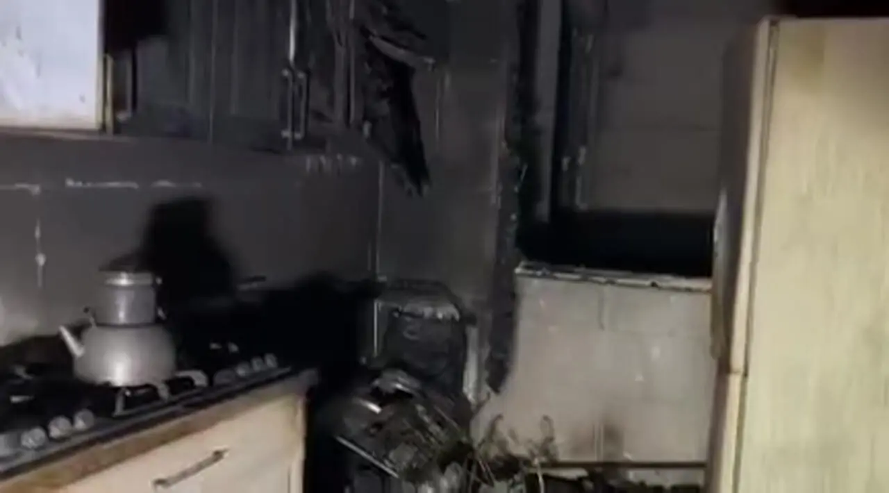 فیلم لحظات نفس گیر نجات 7 نفر از جمله کودک 2 ساله در آتشسوزی ساختمان اداری بزرگراه ستاری