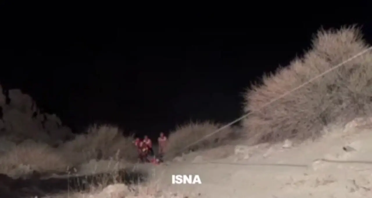 سقوط جوان 18ساله به دره در جاده وردیج / نجات معجزه‌آسای راکب موتورسیکلت + فیلم