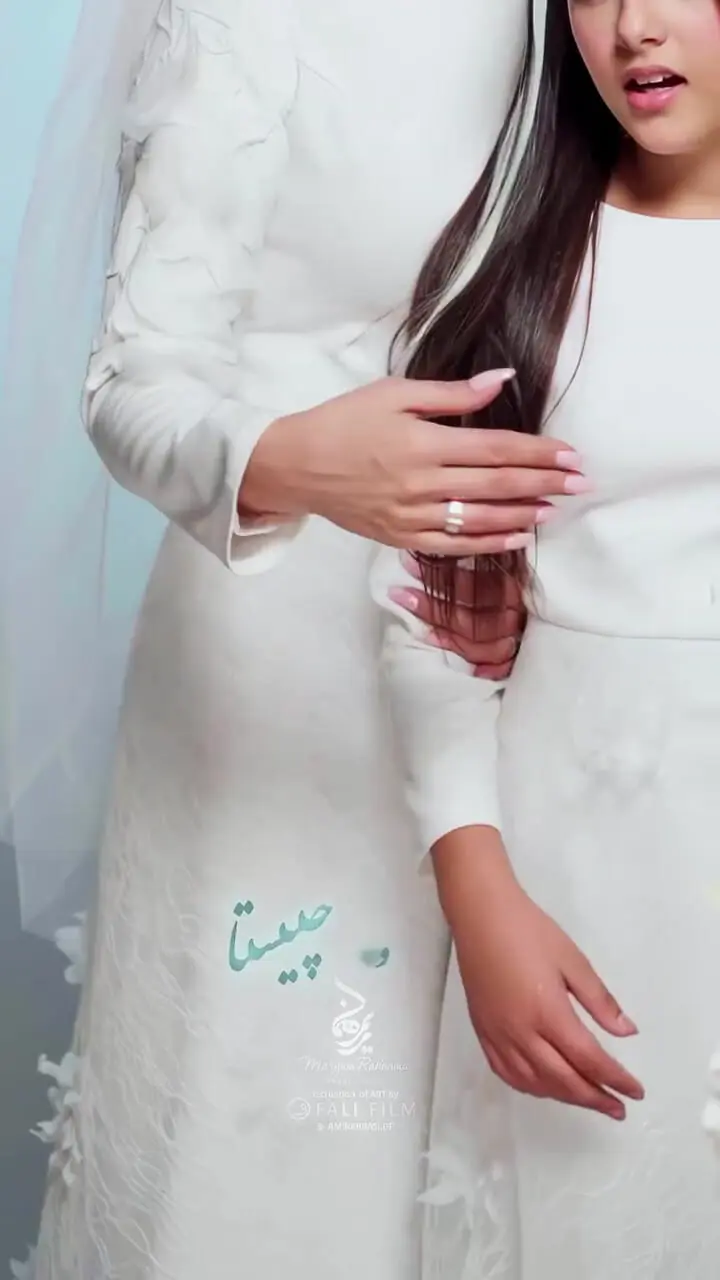 فیلم/ مراسم جذاب سالگرد ازدواج نیلوفر شهیدی با حضور فرزند خوانده شان رستا و دختر جدیدشان/ نیلوفر شهیدی: و حالا چیستا به زندگی ما اومد.../ در سالگرد روزی که من و امید قدم در راه عشق گذاشتیم...