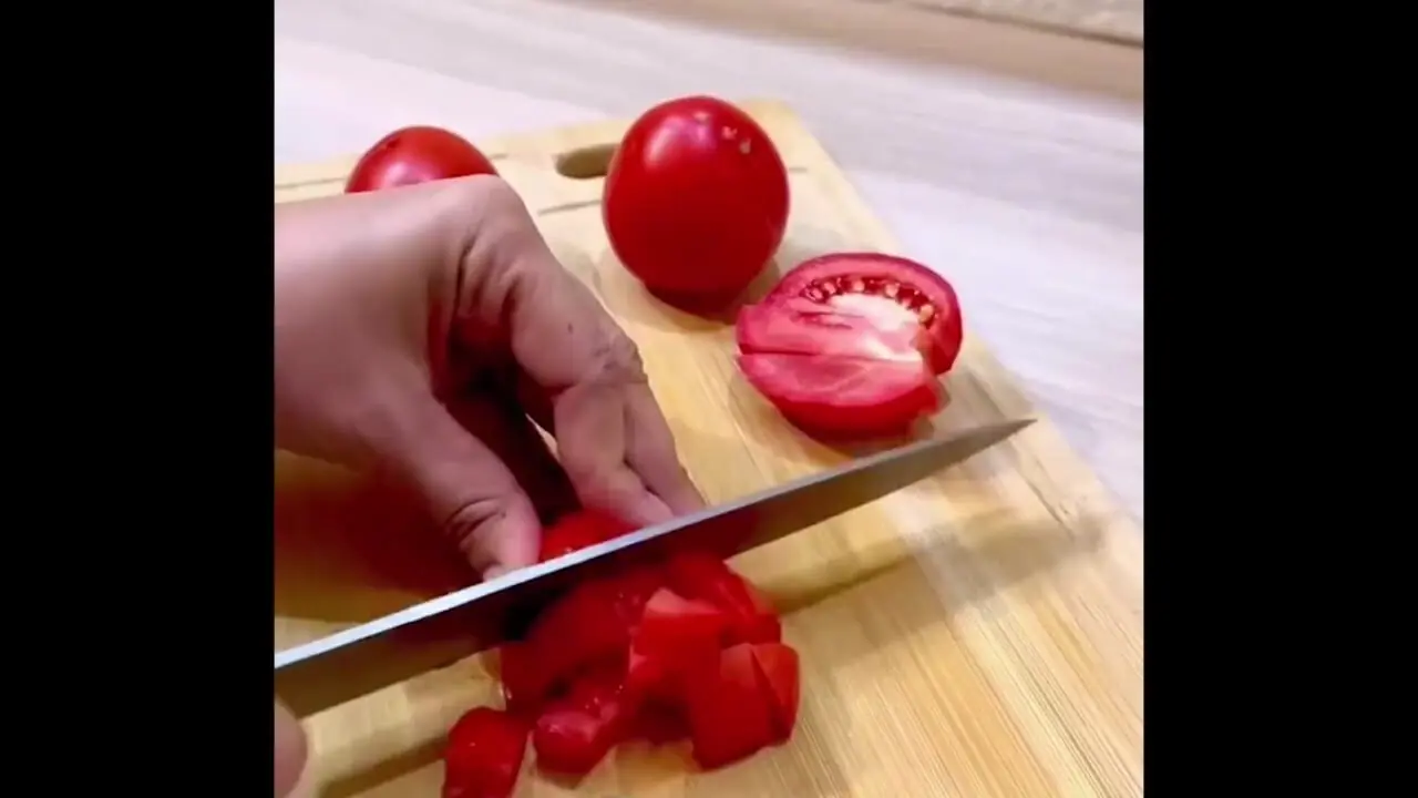 ساندویچ کالباس خوشمزه درست کن