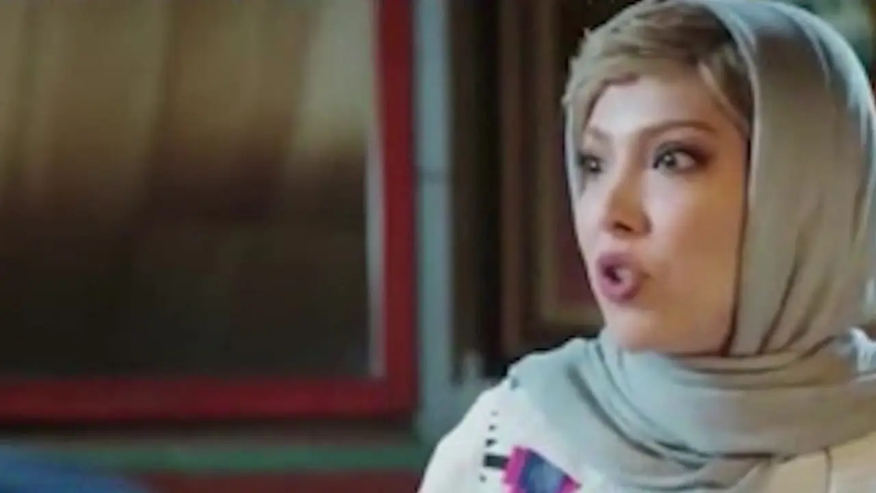 فیلم /  سکانس خنده دار فیلم سینمایی «هتل» با بازیگری ریما رامین‌فر / پژمان جمشیدی: عمه جان ما بارداریم، بهتره بریم هتل سبیلای آقا ناصر می‌ریزه نازایی میاره ...