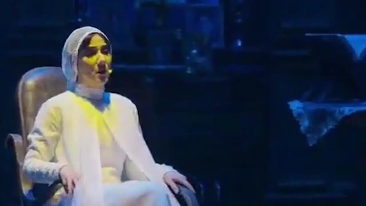 رویا میرعلمی : خیلی سختی و گریه داشتم ... مادرم ماه های آخر روی تخت افتاده بود ... از زایمان دردناک 4 فرزندش ...غصه اونروزها رو الان بازی ...