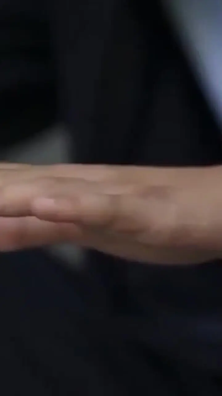 فیلم / عشوه و برخورد زننده و نامناسب مهراوه شریفی‌نیا با یک پسر نوجوان که پدرش....