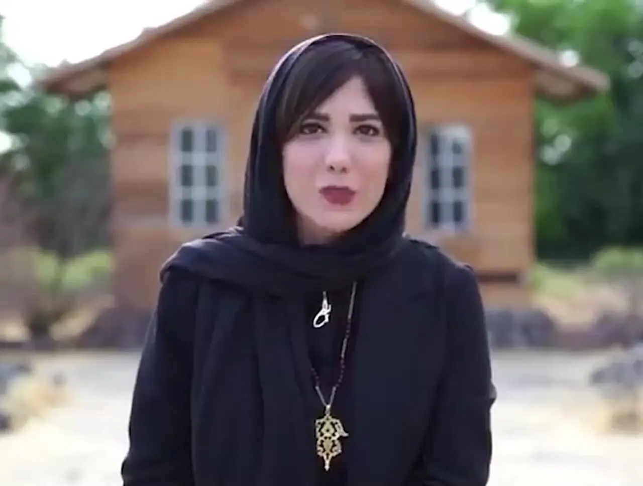 فیلم/ جگرسوزترین اجرای باران نیکراه با شعر«باید خریدارم شوی» از رهی معیری/ شعری که هر بار بشنوی، دوباره می‌گریی.../ من نیستم چون دیگران بازیچه بازیگران، اول به دام آرم ترا و آنگه گرفتارت شوم