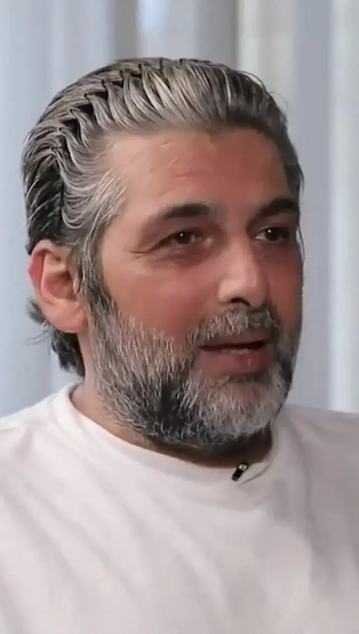 حمید گودرزی: من هم خودم زنم رو طلاق دادم هم خودم بچه طلاقم ... ای کاش تا وقتی همدیگر رو نشناختیم عروسی ... و بچه دار هم نشیم ... چون ...