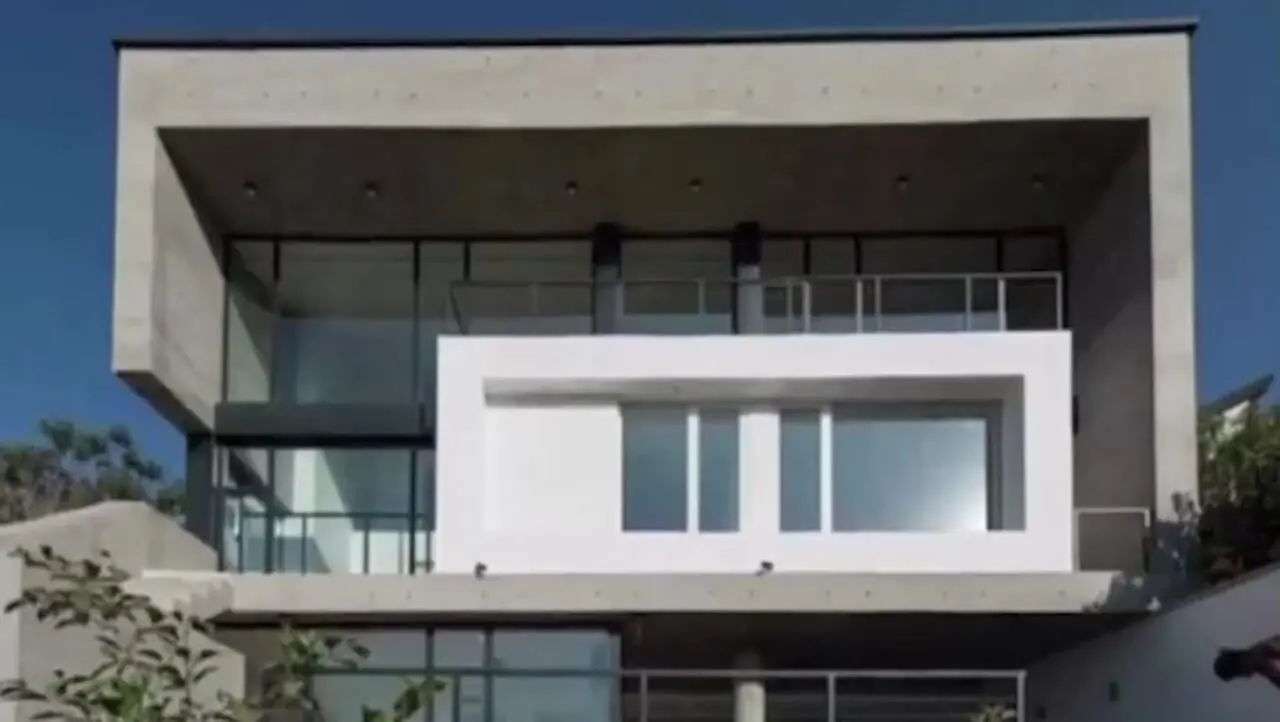 فیلم/نگاهی به ویلای رویایی امین حیایی در لواسان؛ جایی که معماری به هنر تبدیل شده! این خانه نه‌تنها فینالیست جایزه معمار شد، بلکه الهام‌بخش طراحان جوان هم هست