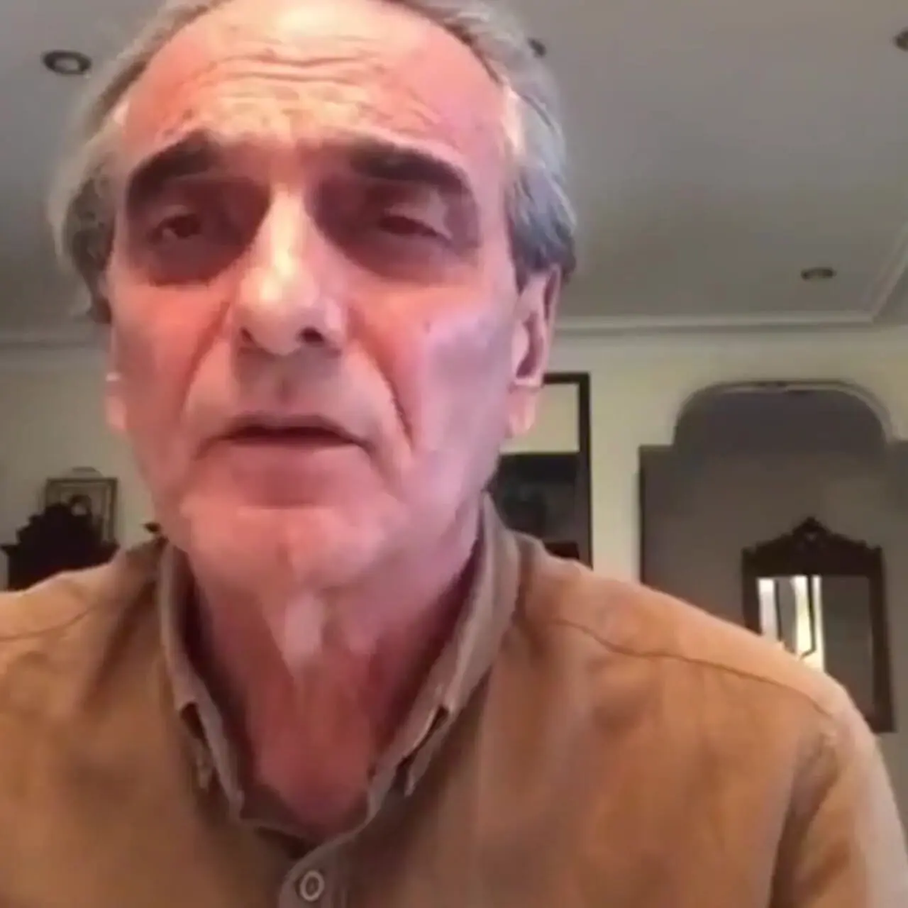 فیلم / نگاهی به خانه شیک و گرم همایون ارشادی که بعد از فوت اش بوی غم می دهد / من تعظیم می کنم در برابر این شیرزن ایرانی و همسرش ... / روحش شاد