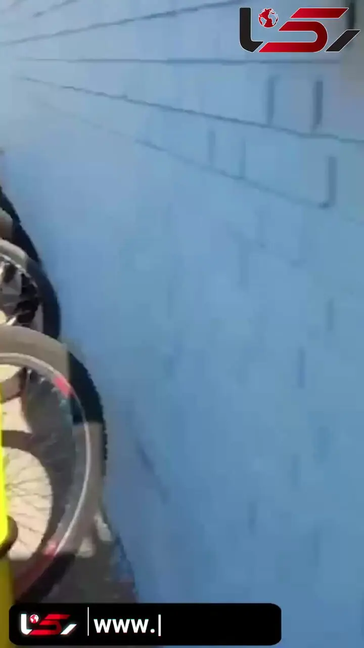 دوچرخه‌های بی‌پناه در جنوب تهران؛ وقتی دانش‌آموزان رکاب می‌زنند اما جایی برای پارک ندارند/ شهروندان  از شهرداری درخواست دوچرخه بند کردند  + فیلم