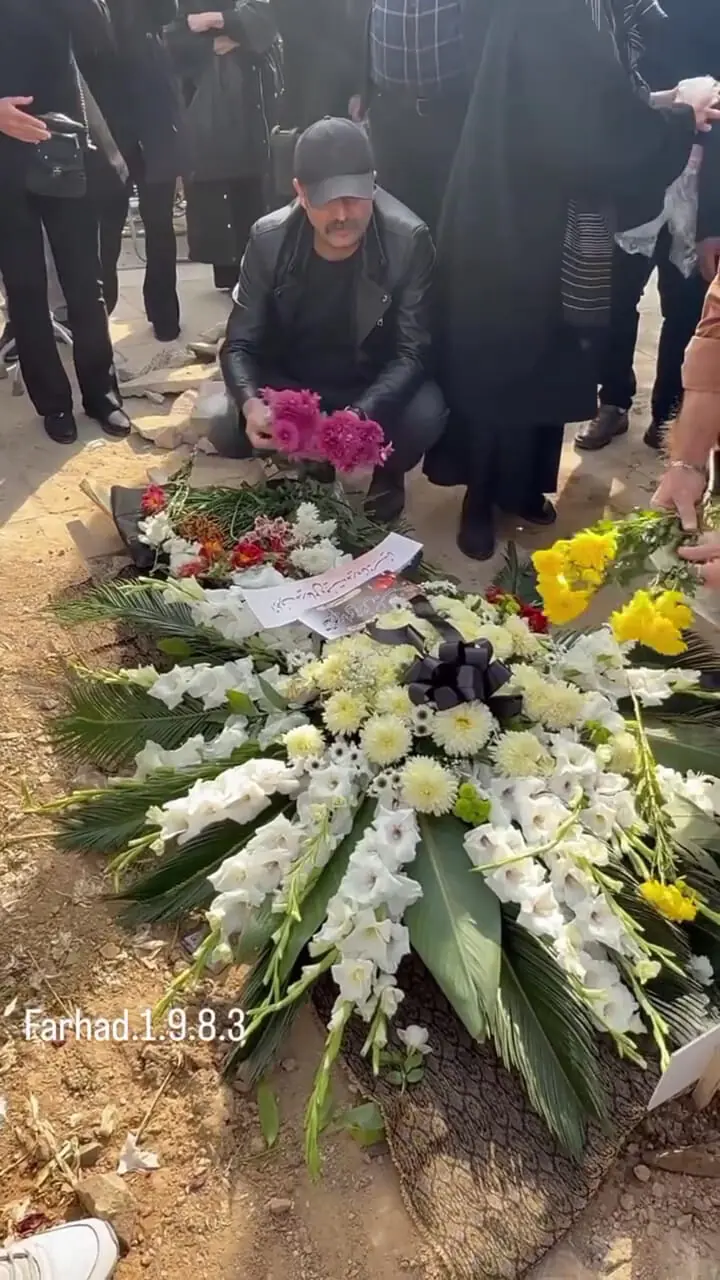 فیلم / رفتار تاسفبار بازیگران این روزها / فقط استوری ؟! / حضور تعداد اندکی از بازیگران در مراسم خاکسپاری همایون ارشادی / از مصطفی زمانی، فرهاد آئیش، لیلا بلوکات تا حسن پورشیرازی و...