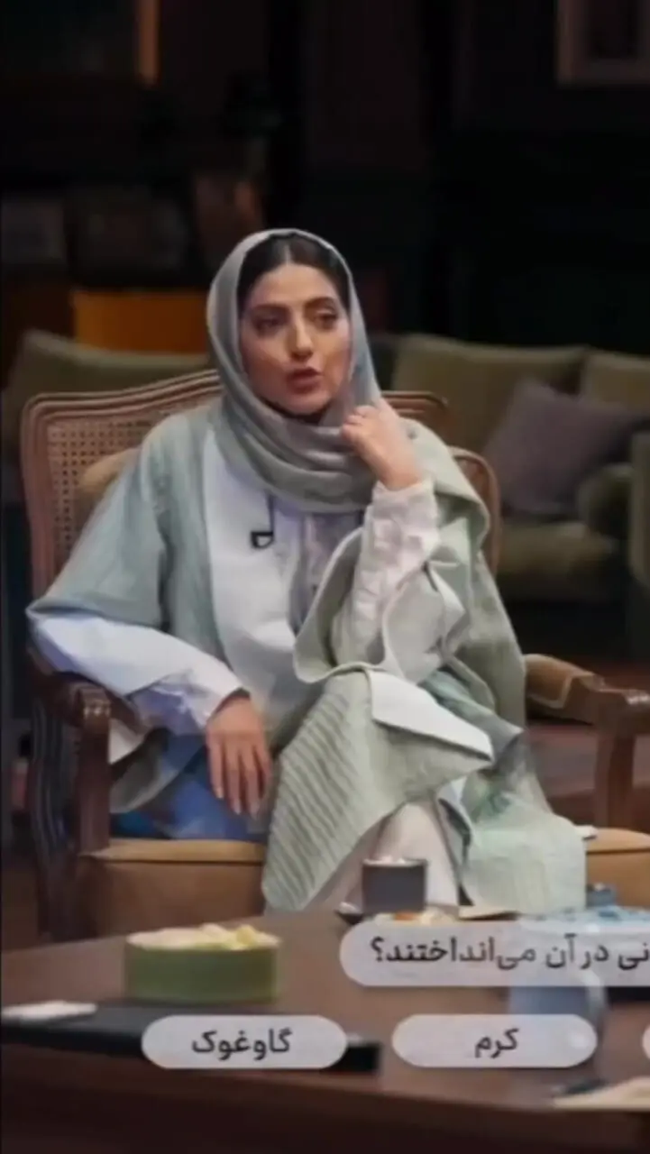 فیلم / سکانس خنده دار  هلیا امامی وسط برنامه وقتی میگه شیر همون آبه! خودشم خنده ش گرفت .../ قورباغه همان قو قوق قو ...