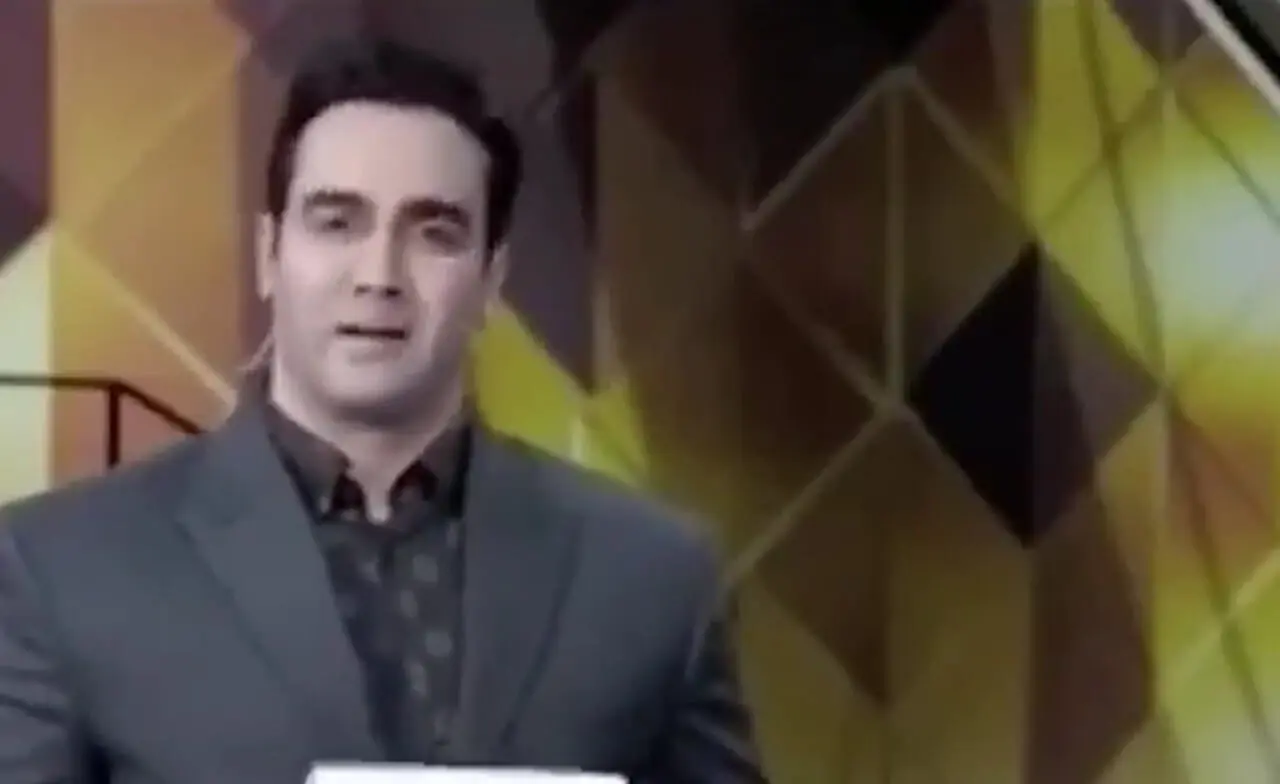 پوریا پورسرخ در آنتن زنده تلویزیون: گرونی هم سقفی داره.... رحم کنید به ما...