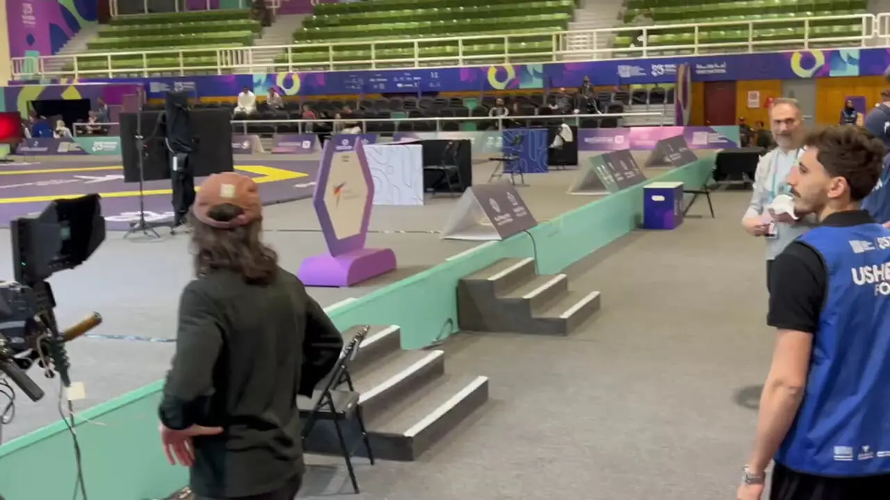 سلام نظامی «ساینا کریمی» به پرچم ایران پس از کسب مدال طلا + فیلم