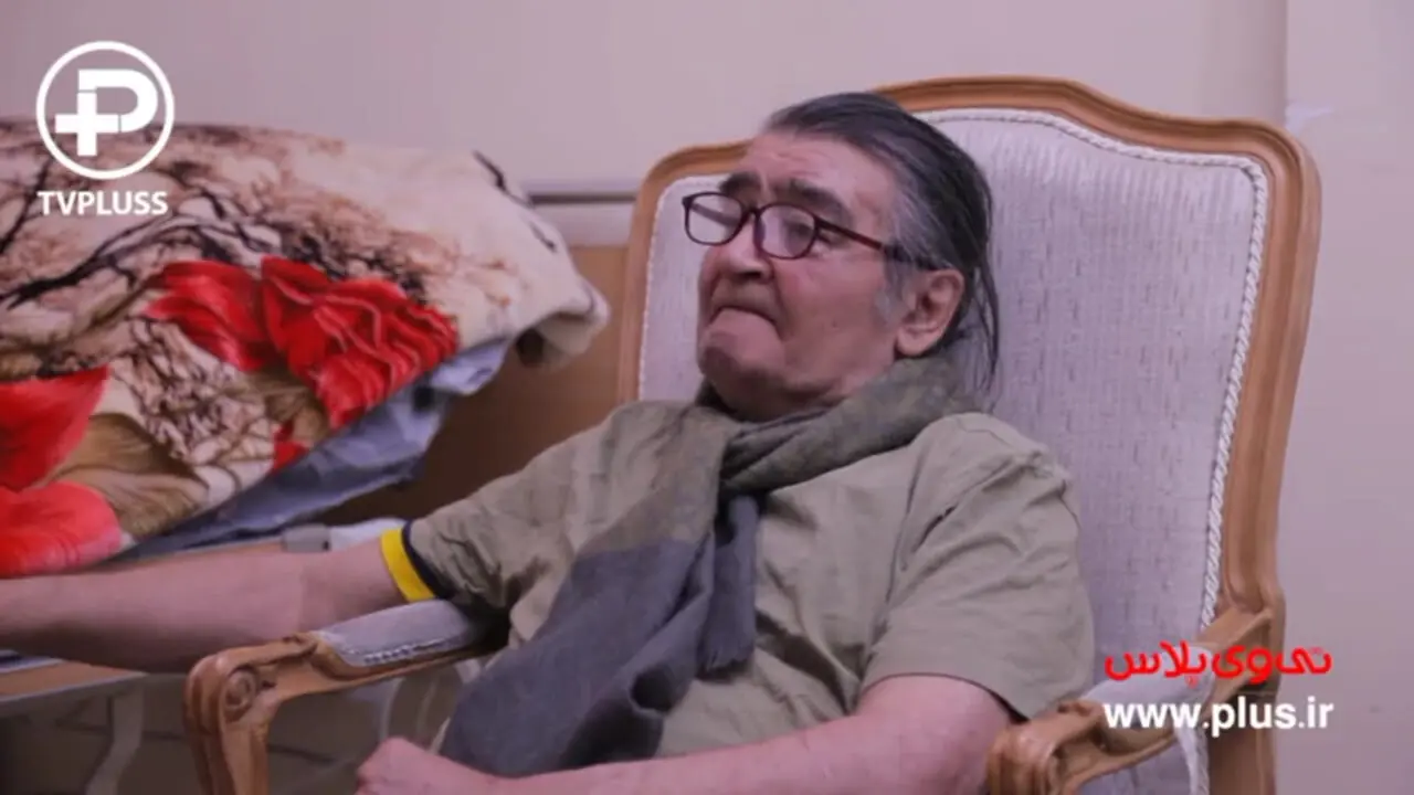 فیلم / رضا رویگری: کاش بمیرم ... 12 ساله پسرم رو ندیدم ... عکسش رو بغلم میکنم ... زنمم که رفته ... منو اینقدر تنها نگذارید ... من هیچکس رو ندارم دیگه ...