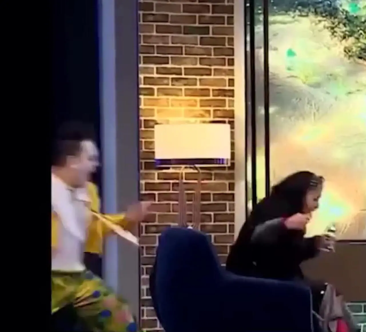 فیلم/ حامد آهنگی چنان لرزه ای به اندام فریبا نادری انداخت که نگو و نپرس/ فحش دادن فریبا نادری رو ندیده بودیم که اونم دیدیم