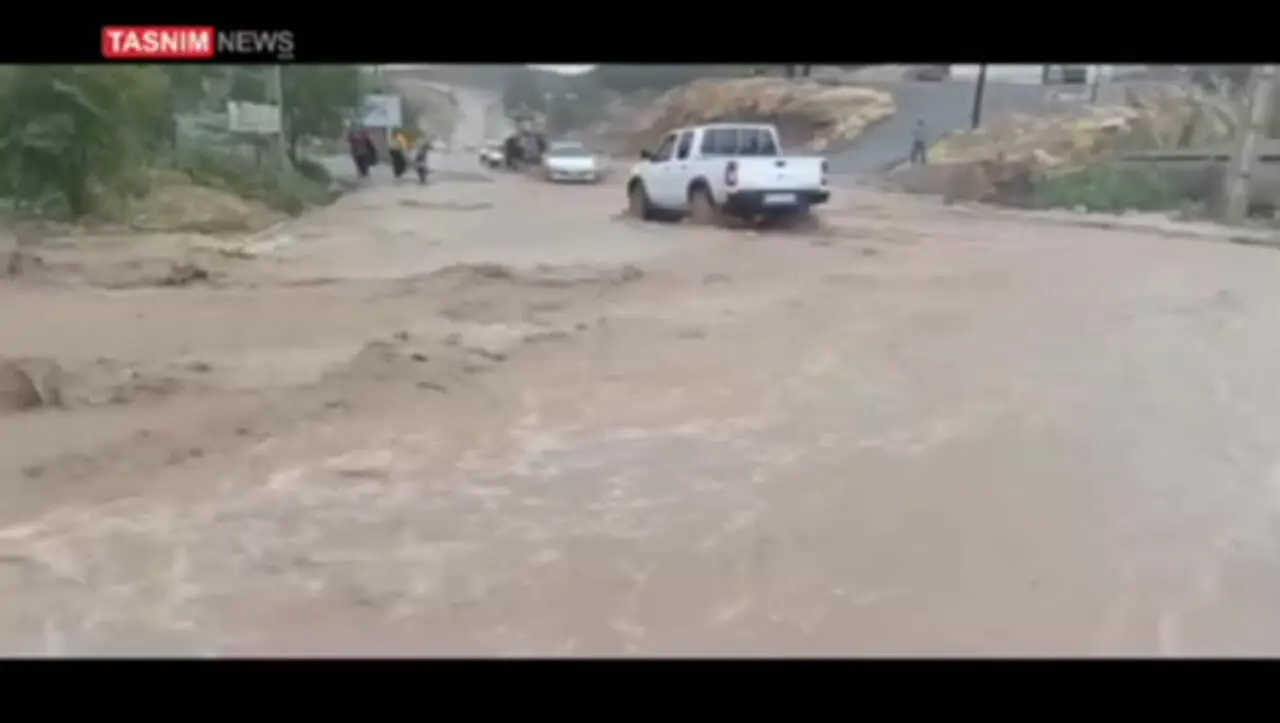 سیلاب وارد منازل 40 خانوار روستای شهرک هزارانی آبدانان شد