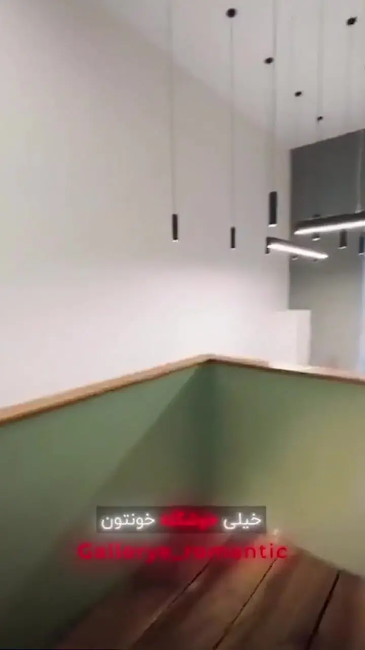 فیلم / نگاهی چیدمان مجلل و باشکوه خانه حدیث میرامینی و شوهرش بازیگران سریال دشتستان / از خانه دوبلکس تا  انتخاب سبز پاستیلی و دکوراسیون اروپایی ...