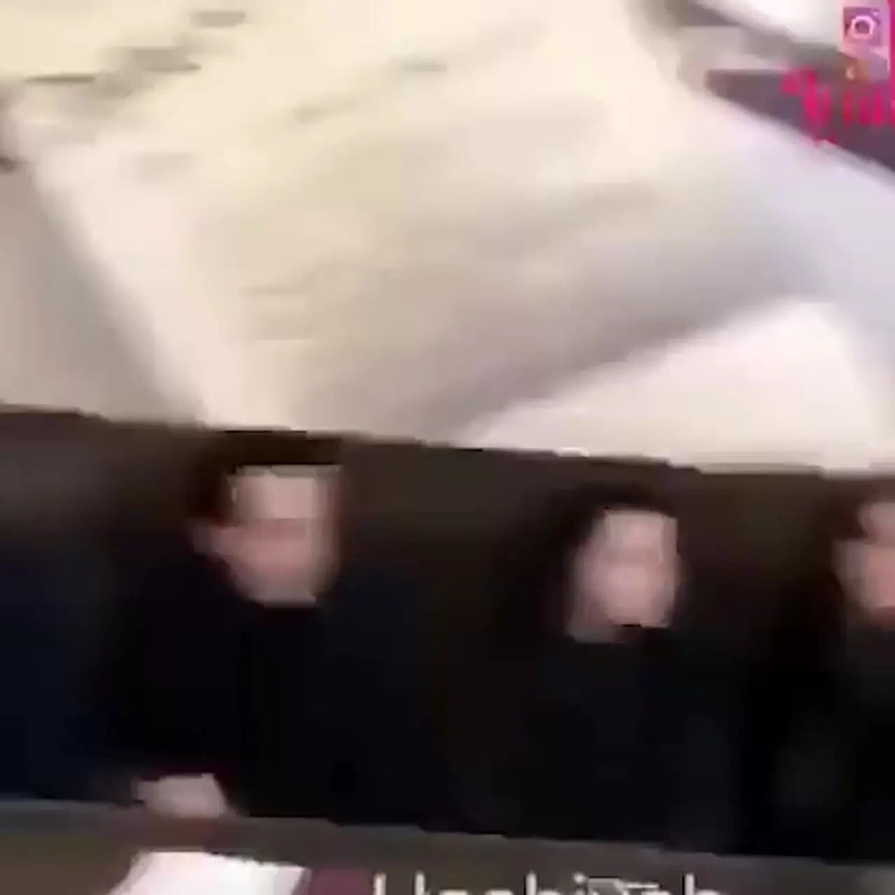 فیلم / نگاهی به مراسم ختم پدر نیوشا ضیغمی  /  از حضور احسان خواجه‌امیری، شبنم قلی‌خانی، علی ضیا و... / روحش شاد