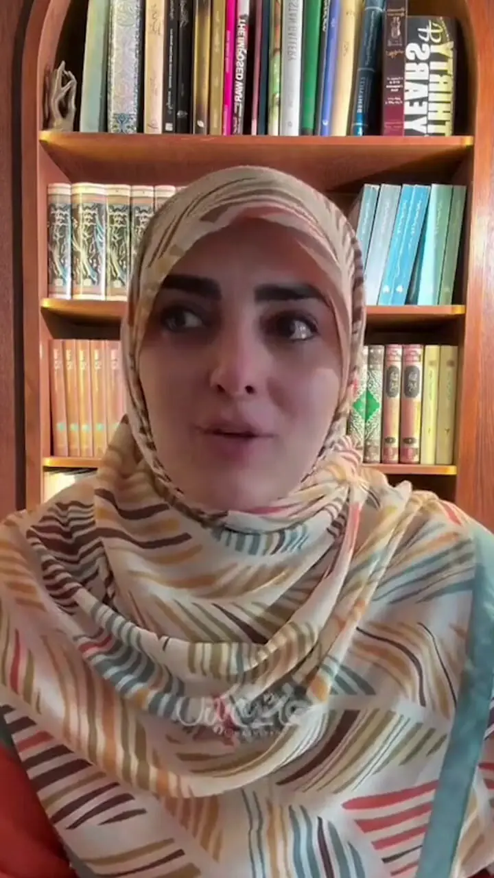 فیلم / گریه های ستاره سادات قطبی: ما فقیر بودیم ... دوستم به تولدش دعوتم نکرد .... گفت شما پولدار نیستید ... الان به تولدش دعوتم کرده میگه بیا پزت رو بدم به دوستام .. آخه با چه رویی ...