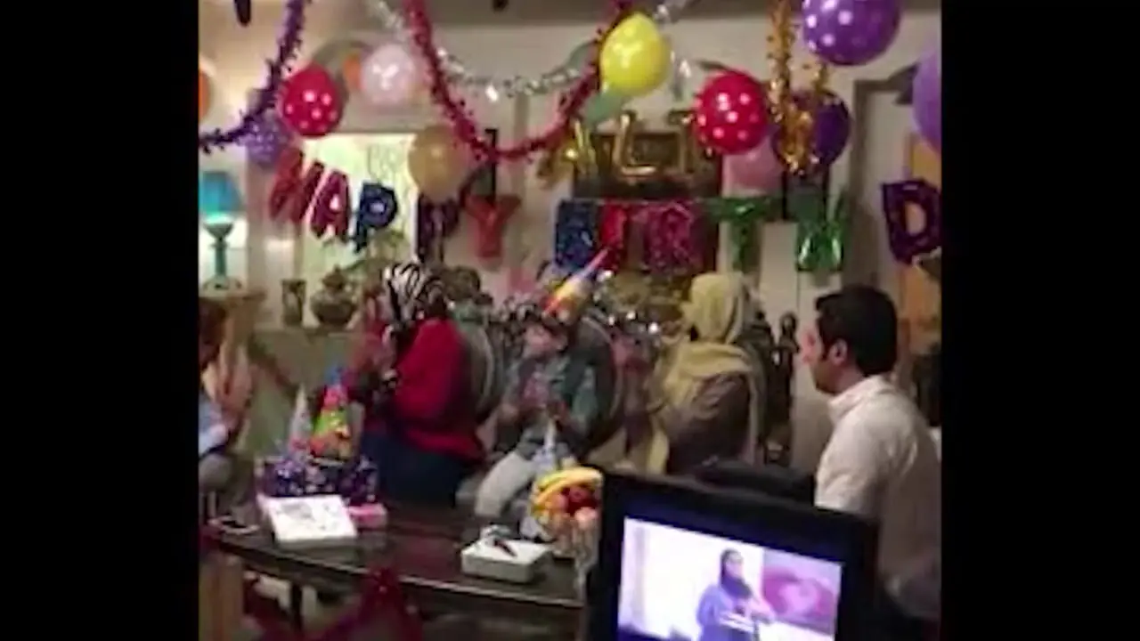 فیلم/ یادی کنیم از  شیطنت لاله مرزبان و احمد پورخوش، شبنم قلی خانی، مهرانه مهین ترابی و...در پشت صحنه سریال آنام در سال 1396