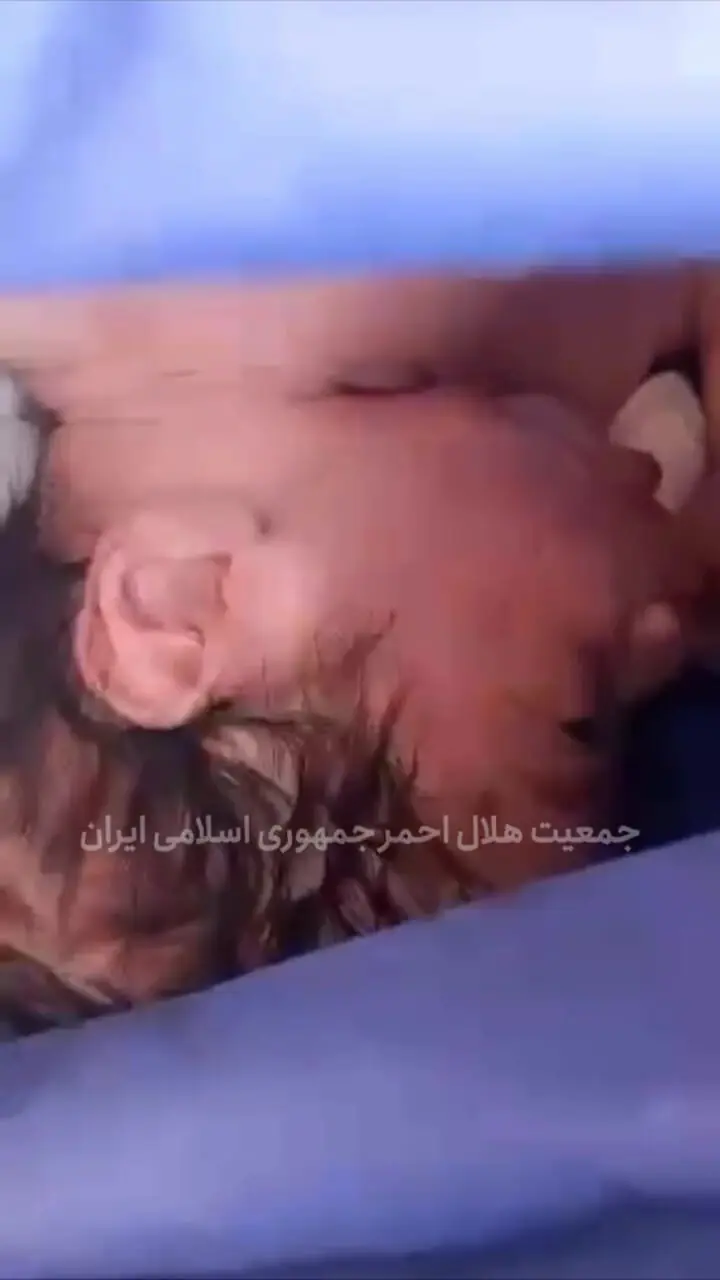 تولد پسر عجول در بالگرد  هلال‌احمر در آسمان سیستان و پلوچستان