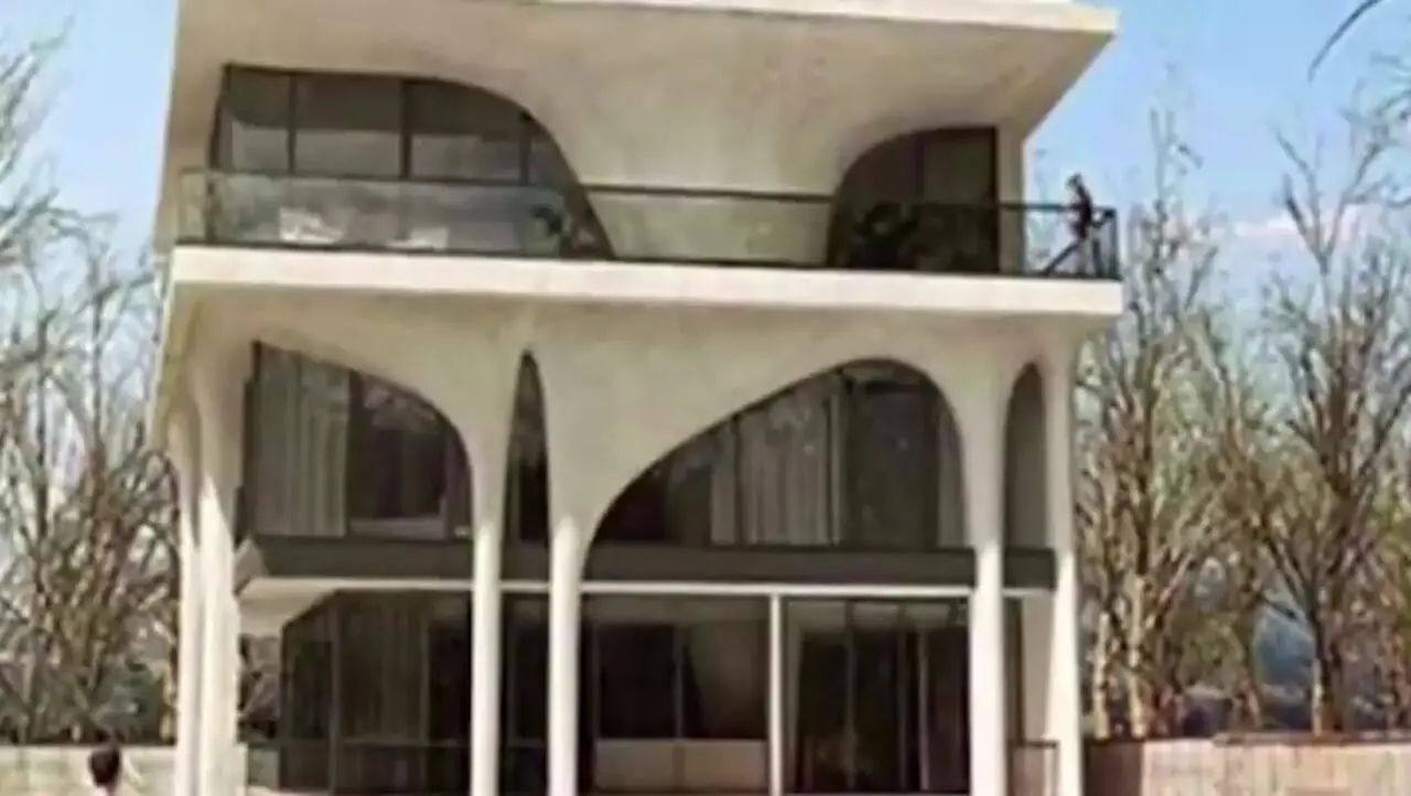 فیلم/ نگاهی به معماری چشم‌نواز خانه حمید گودرزی، شاهکاری که لقب خاص‌ترین خانه ویلایی لواسان تهران را ازآن خود کرد / با استخر شخصی که هوش از سرت میبرد + عکس