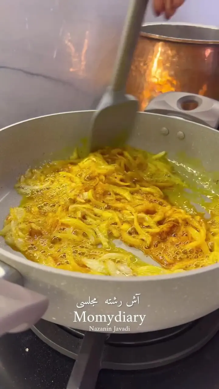 فیلم طرز تهیه آش رشته مجلسی برای ۱۰ نفر