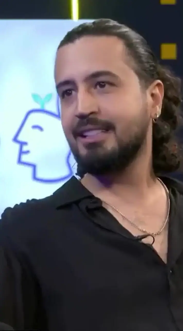 فیلم / نگاهی به چیدمان فوق لوکس خانه مهرداد صدیقیان ... / از کاناپه مخصوص لَم دادن تاکتابخانه جمع‌و جور و سگ خانگی مخوف .../  ماهی 40 میلیون اجاره میدم ...