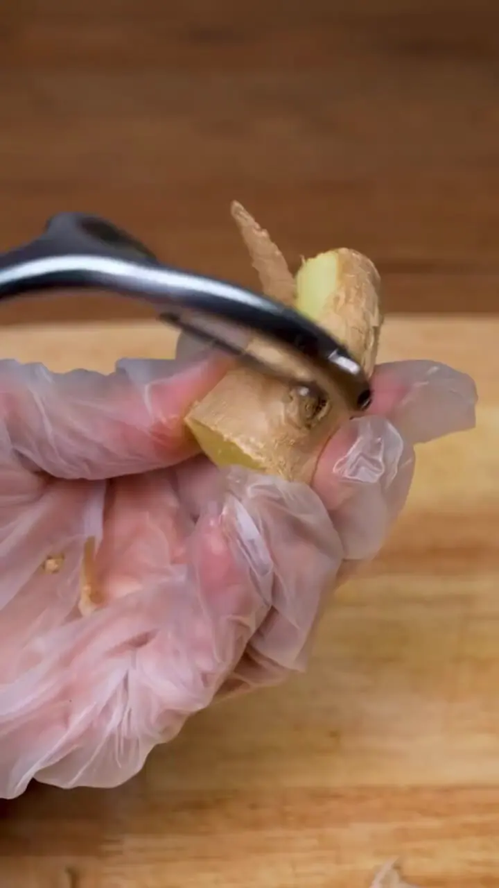 فیلم طرز تهیه دمنوش لبو زنجبیل سالم و معطر