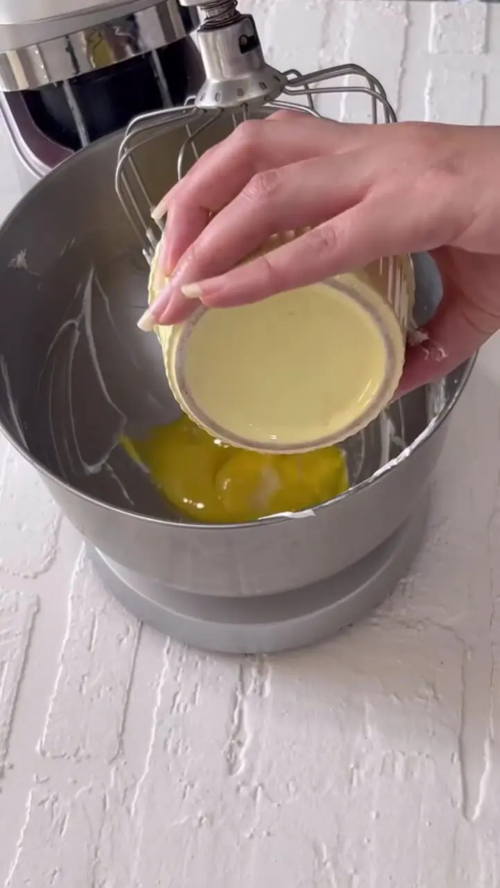 فیلم طرز تهیه کیک وانیلی نرم و خوشمزه