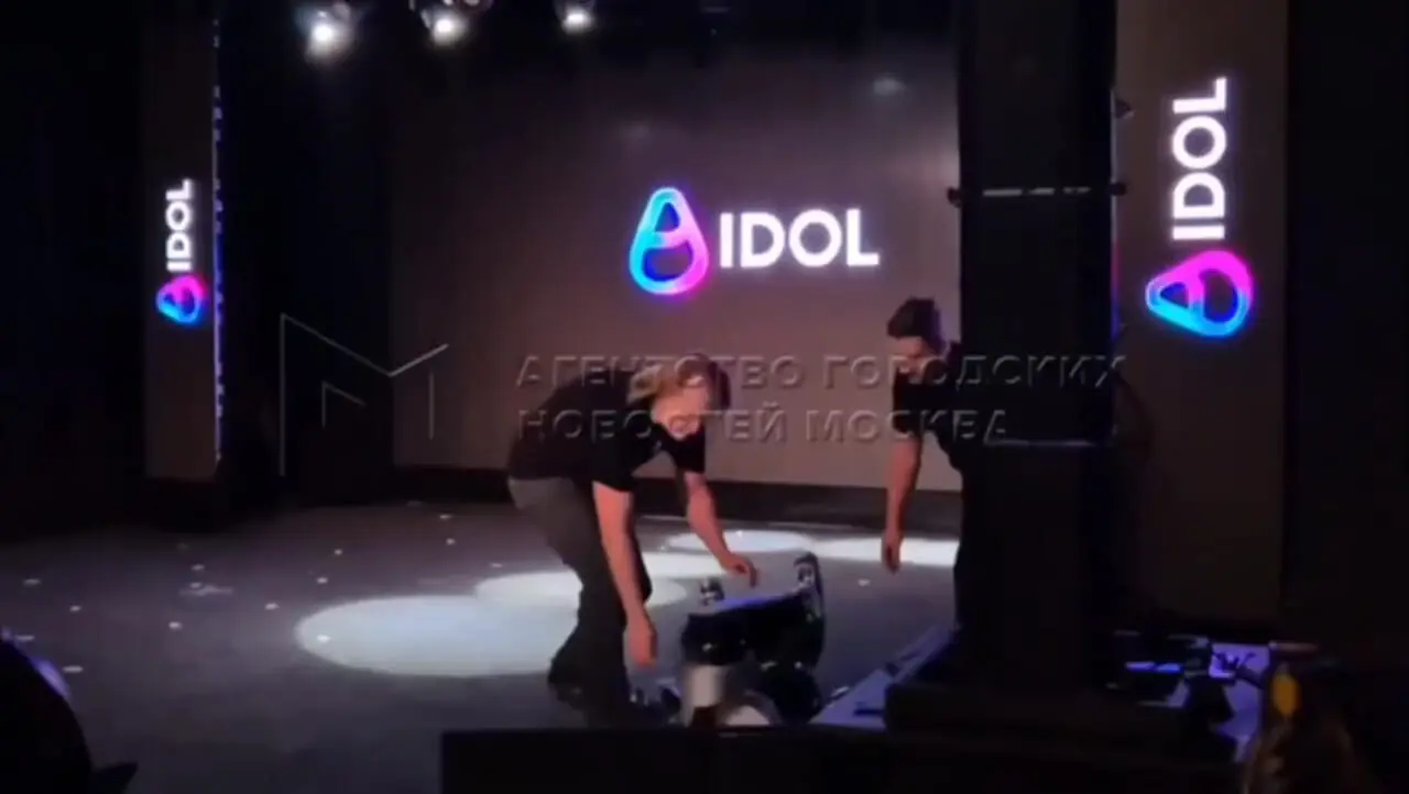 ربات انسان‌ نمای روسیه در اولین گام خود ناک‌ اوت شد! + فیلم