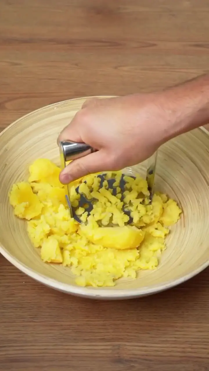 فیلم طرز تهیه کتلت قارچ با سیب زمینی