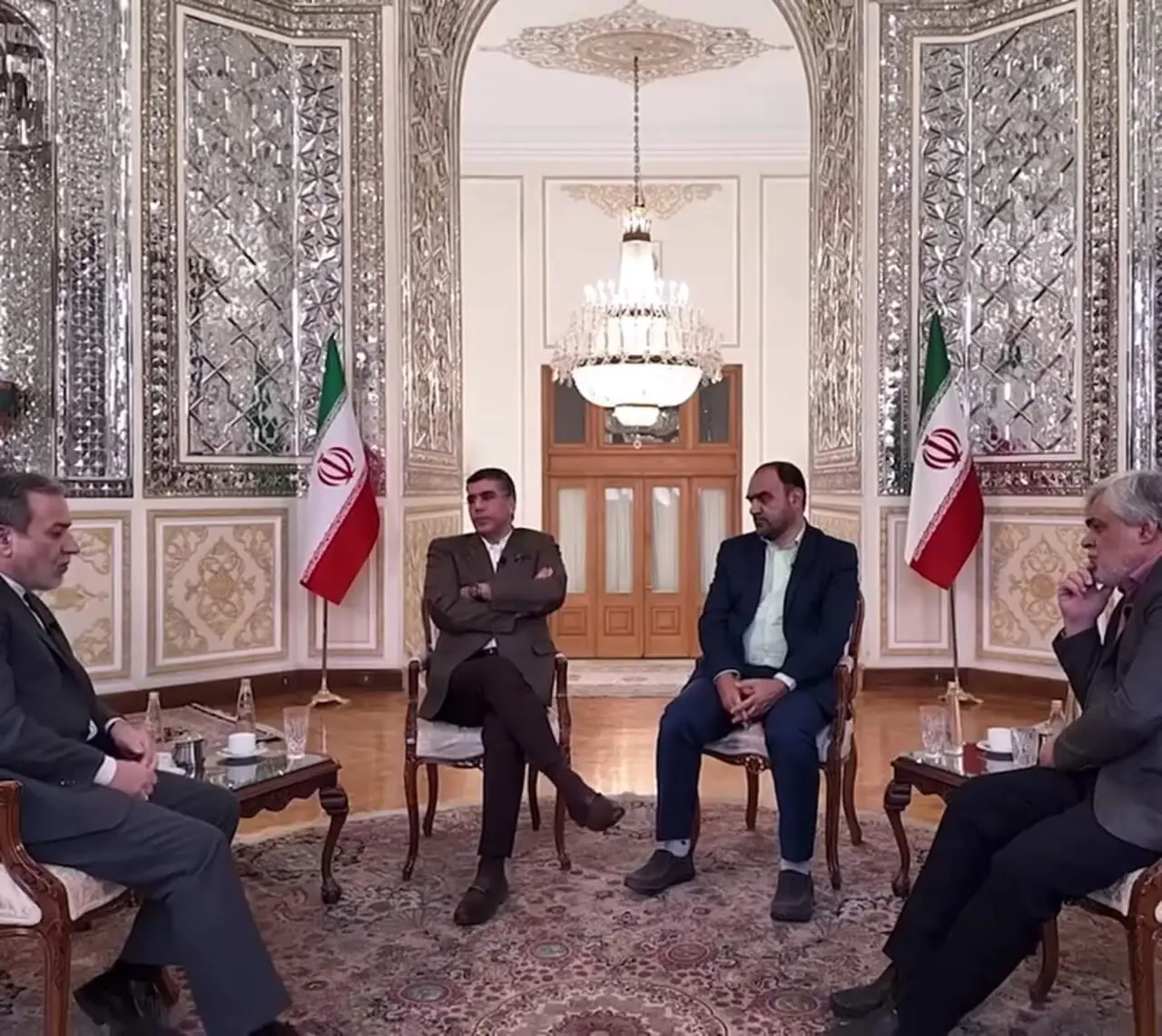  جزئیاتی از پیام‌های خصوصی عراقچی و ویتکاف در واتساپ  + فیلم