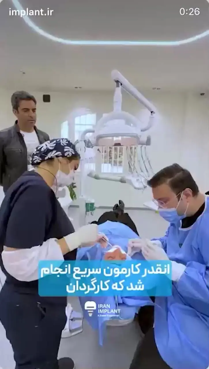 فیلم / دستگیری منوچهر هادی در پله‌های یک مرکز /  آقای کارگردان از رفتار این دو مرد هیکلی عاصی شد!/ ولی قرار نبود آخرش اینجوری بشه