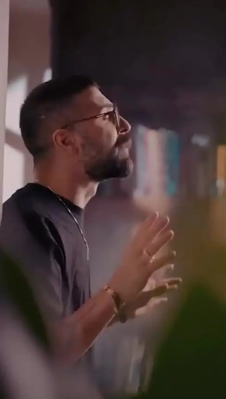 فیلم/ دلتنگی احساسی حمید هیراد بعد  3 ماه بستری در بیمارستان با موزیک ویدئوی عاشقانه/  ⁨عاشقانه می‌زند دل به سینه سنگ تو... / برای سلامتیش دعا کنید