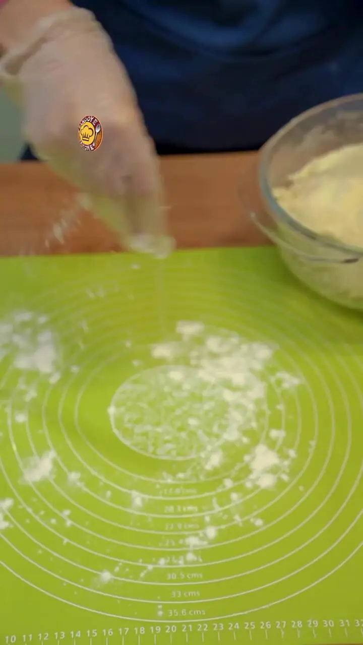 فیلم طرز تهیه پیراشکی خونگی با طعم بازاری