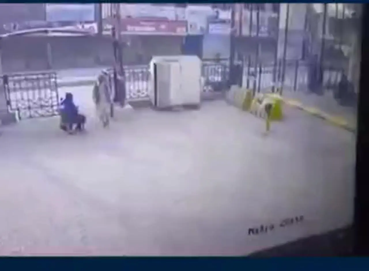 فیلم از لحظه انفجار در مقر نظامی پیشاور پاکستان