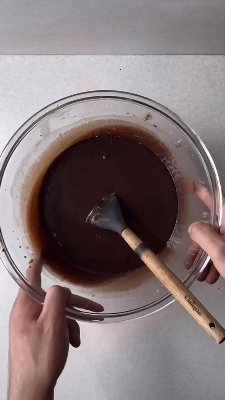 فیلم آموزش کیک خیس شکلاتی با بافت نرم