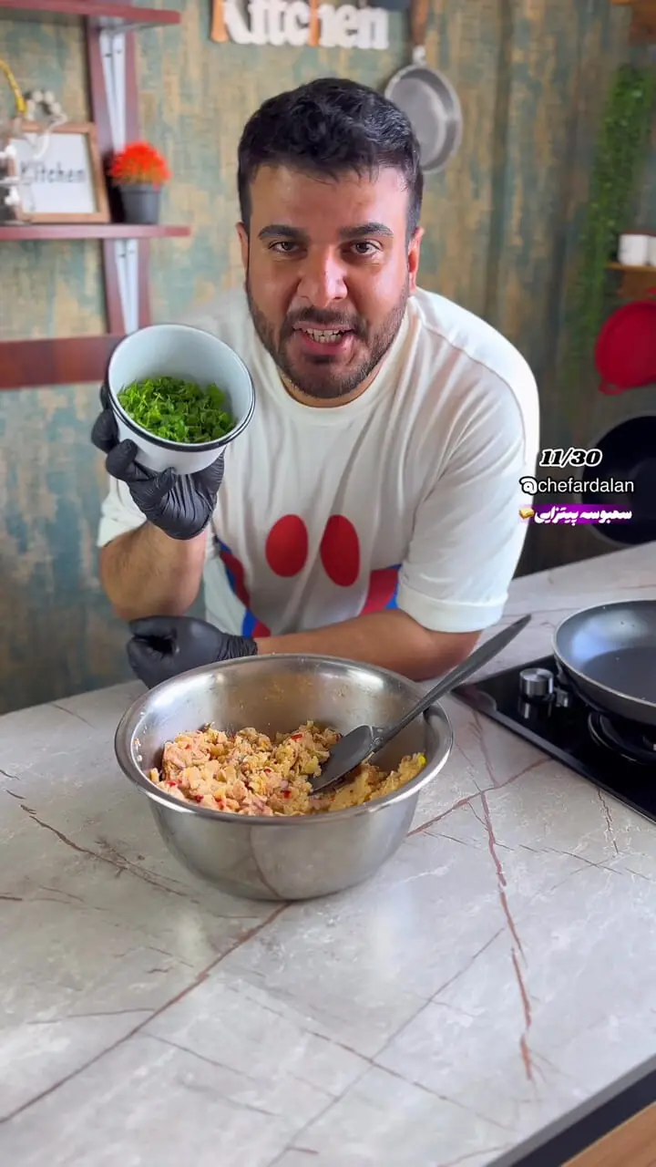 فیلم طرز تهیه سمبوسه پیتزایی خوشمزه و ترد