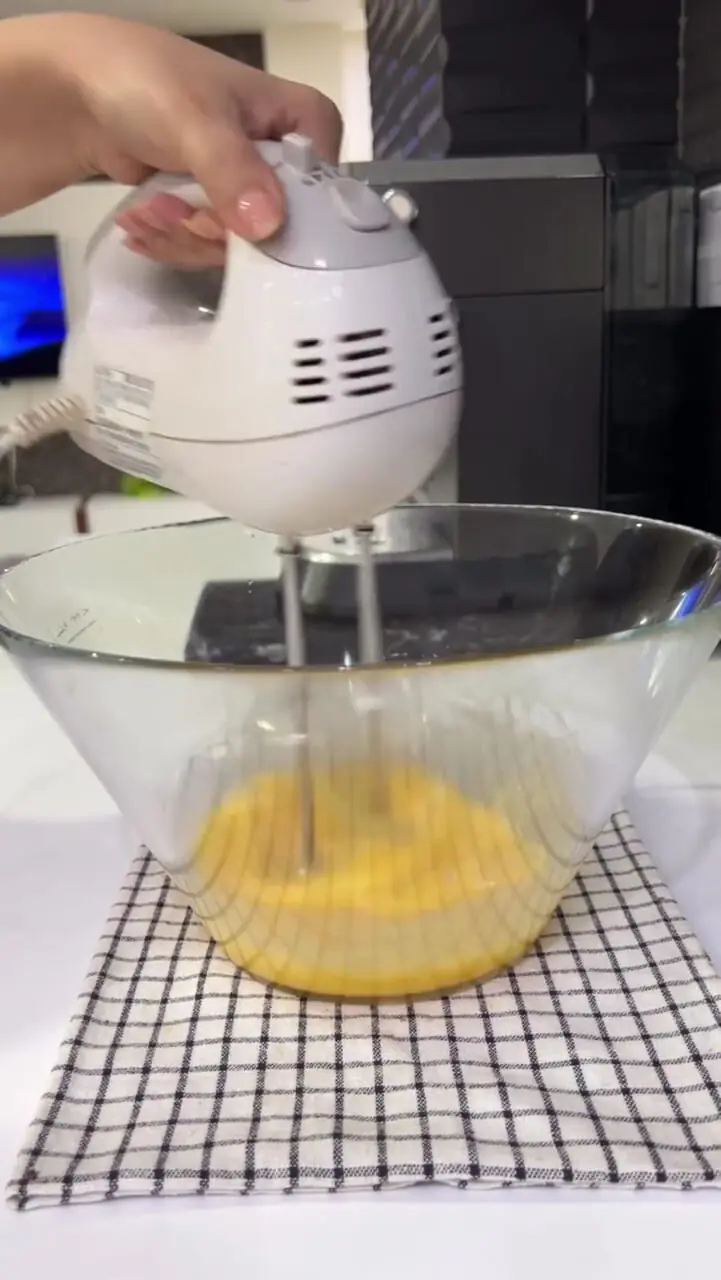 فیلم آموزش کیک خیس متفاوت با بافت نرم و مرطوب